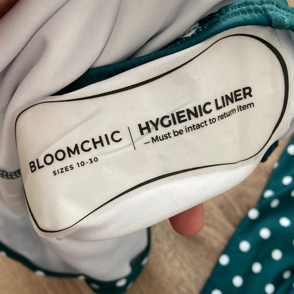 BloomChic Green Polka Dot Swimsuit Sz 22-24 NWT - Picture 4 of 6